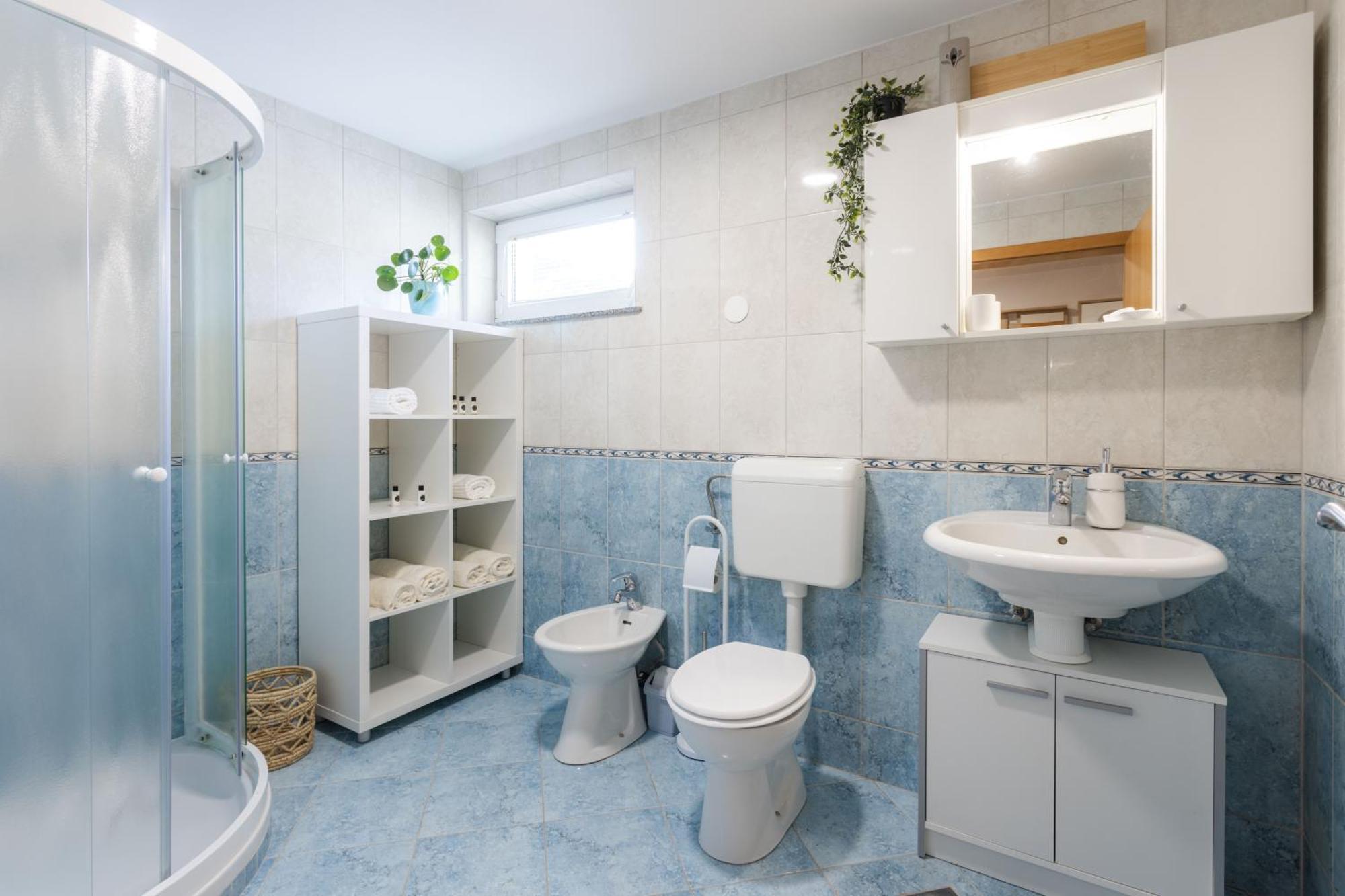 Leonid Apartment